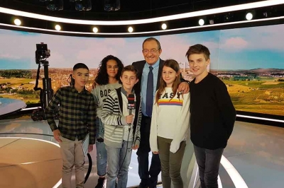 Les élèves de la WebTV sur le plateau du JT de 13 Heures de TF1
